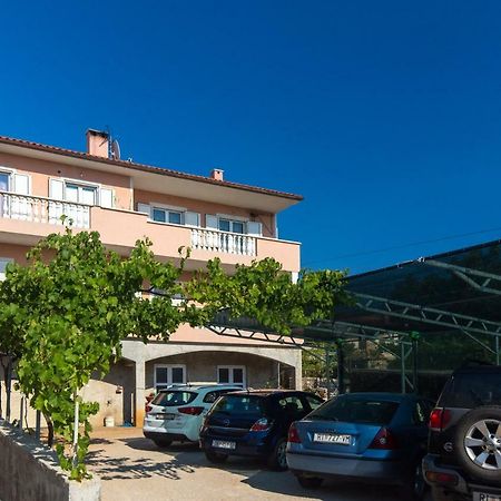 Apartments Bonifacic Punat Exteriör bild